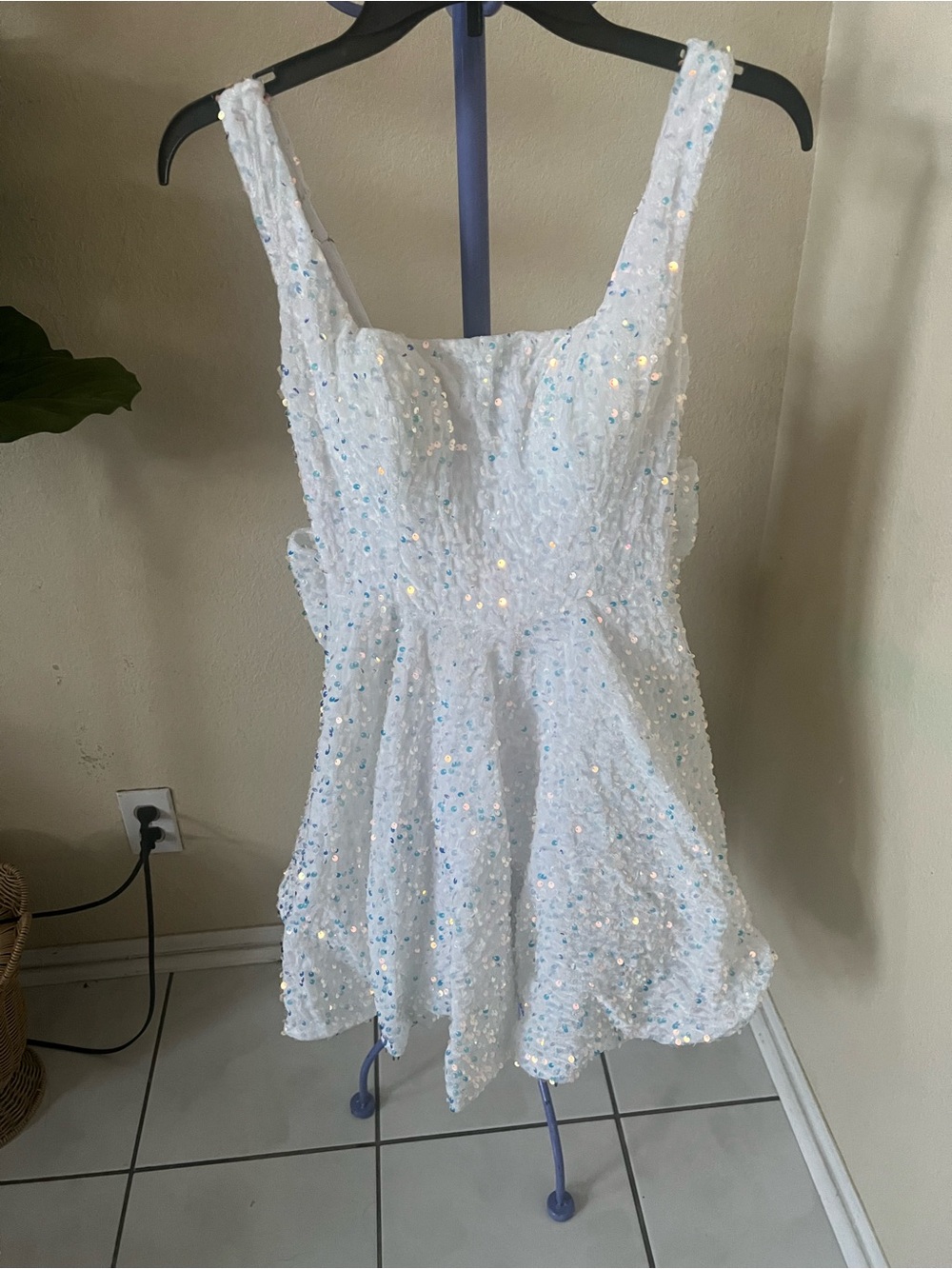 Women's White Sequin Sleeveless Square Neck Romper w/ Back Bow Size S